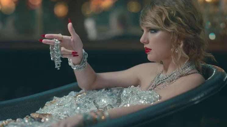 5 Things You Probably Missed in Taylor Swift's New Video Clip-ESTHER & CO.