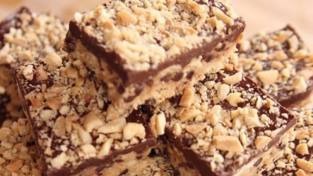 NO-BAKE CHOCOLATE PEANUT BUTTER BARS-ESTHER & CO.